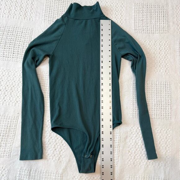 FP Movement M/L Seamless Turtleneck Bodysuit keyhole back cutout BC 2701 - Picture 3 of 10